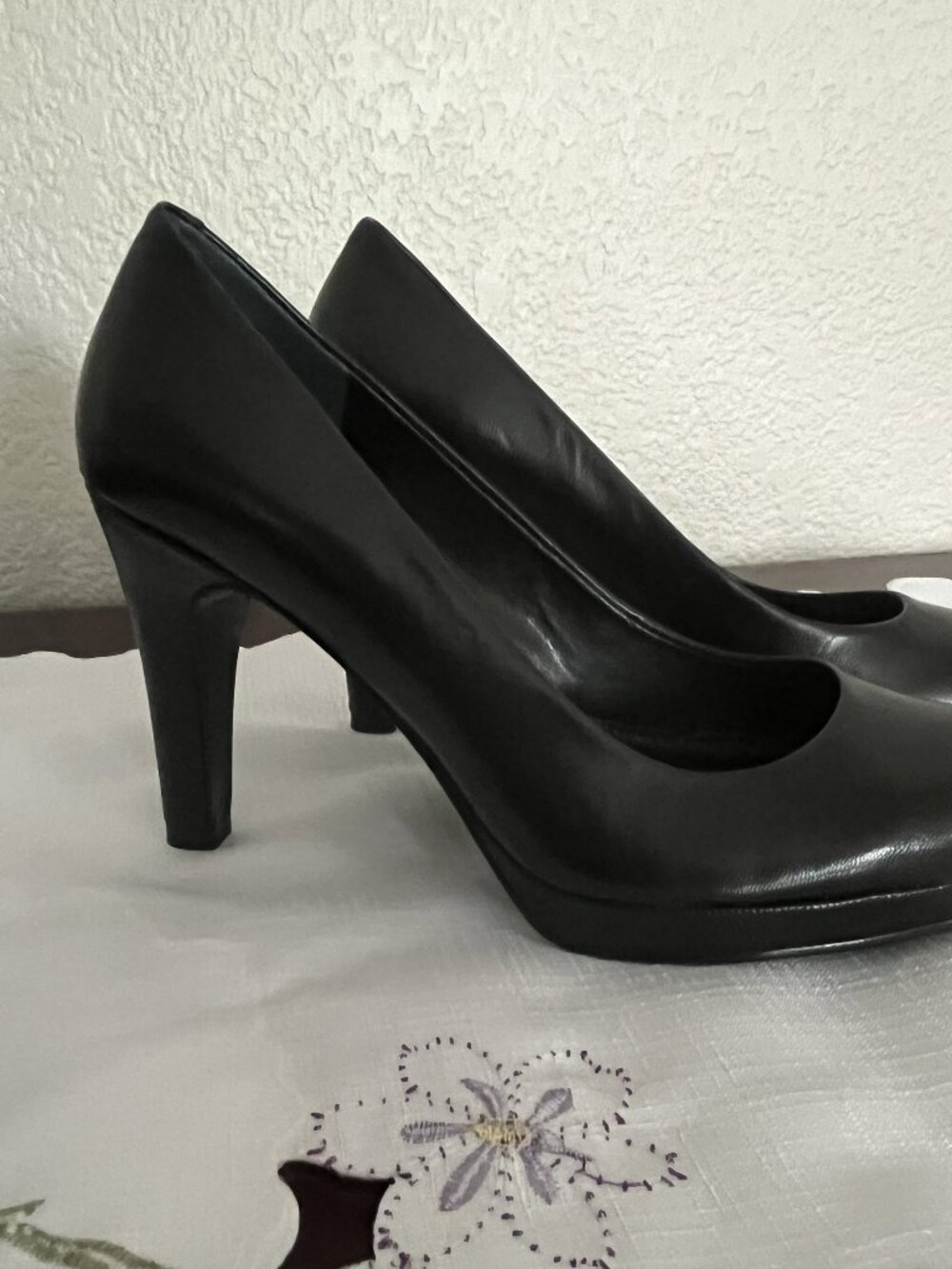 Brand New! Bandolino Black Pump 3.5" heel shoe